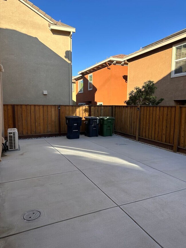 Building Photo - $500.00 off first full months rent