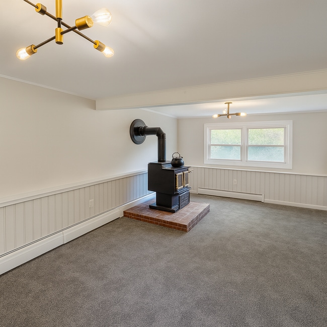 Building Photo - Stunning Renovated 4-Bedroom Home with Gor...