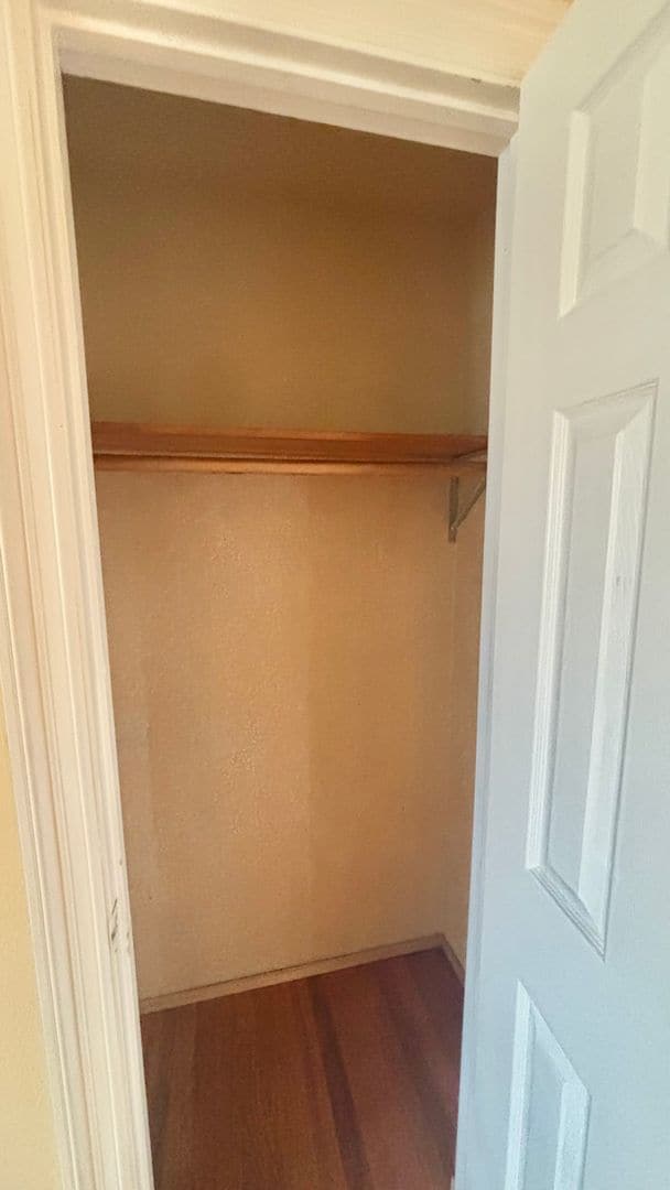Building Photo - 1/2 Month Free - Charming Single-Level Home with Spacious Yard & Easy Portland Access