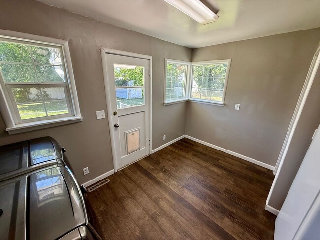 Building Photo - Adorable 3 bedroom 1.5 bathroom house for ...