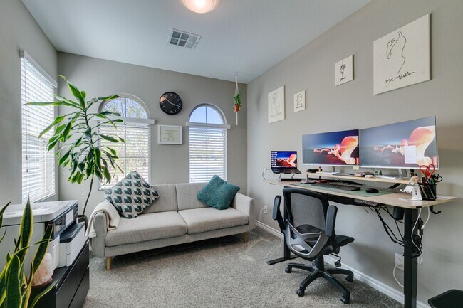 Building Photo - Gated, 4bed + loft with Bedroom and Full bathroom downstairs. Skye Canyon