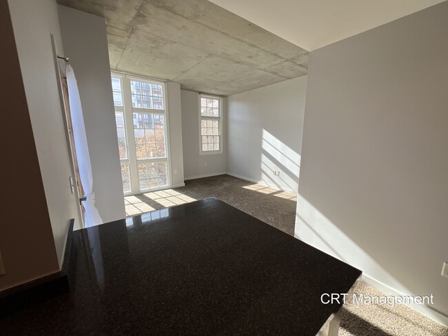 Building Photo - Charming 1 Bed, 1 Bath Condo Available in ...