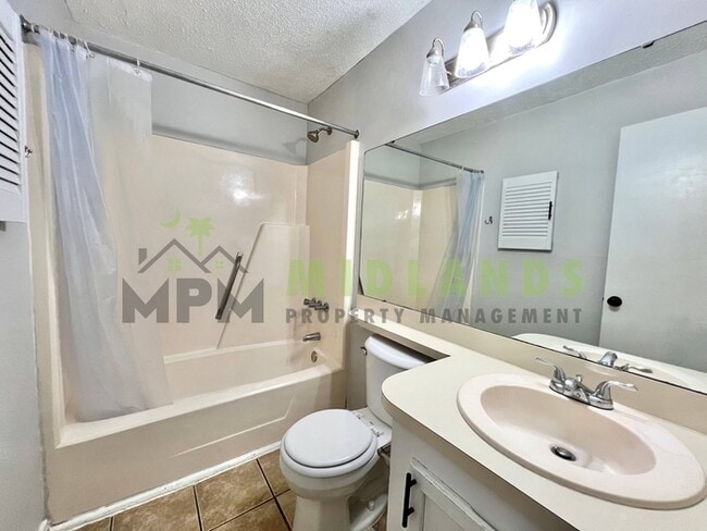 Building Photo - 6008 Village Creek Dr