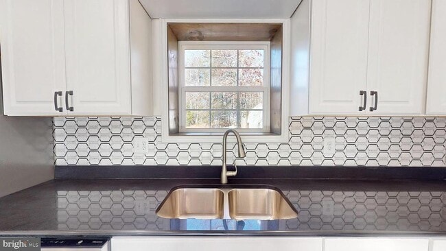 Building Photo - 40750 King Dr