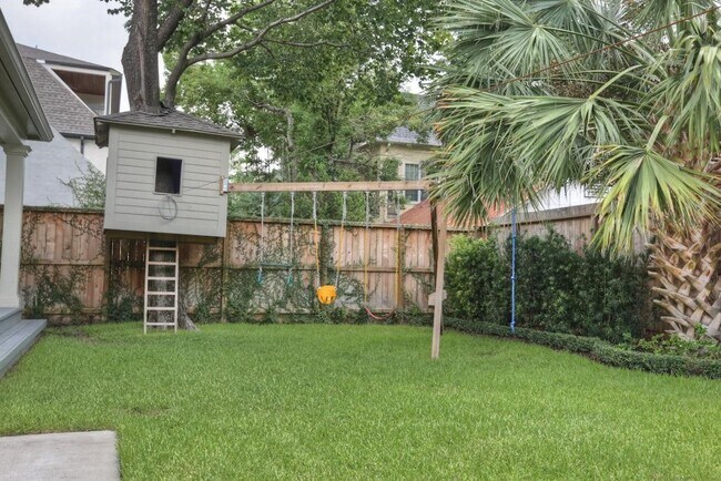 Building Photo - 2205 Brun St