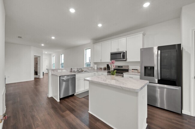 Building Photo - 16435 Big Hickory Dr