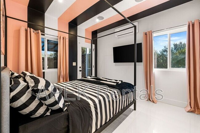 Building Photo - 2325 N Girasol Ave