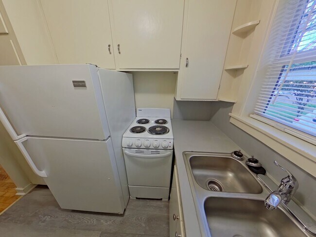 Building Photo - Glacier Tri-Plex