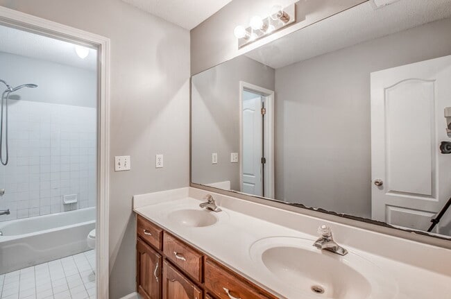 Building Photo - 9461 Hickory Dr