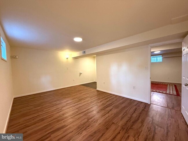 Building Photo - 701 N Vermont St