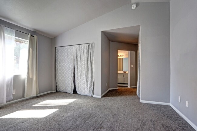 Building Photo - 1521 Desert Ridge Ave