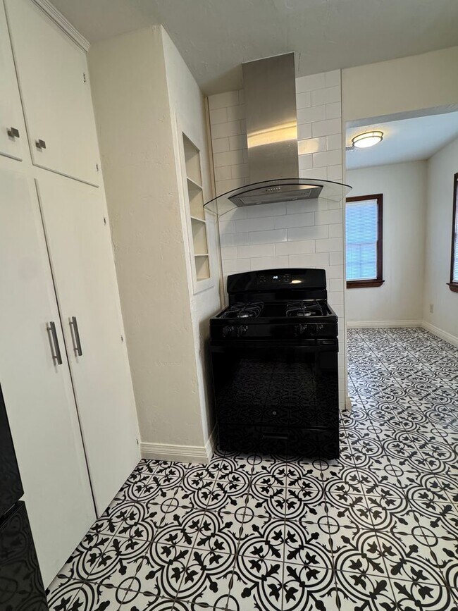 Building Photo - 506 NW Fort Sill Blvd