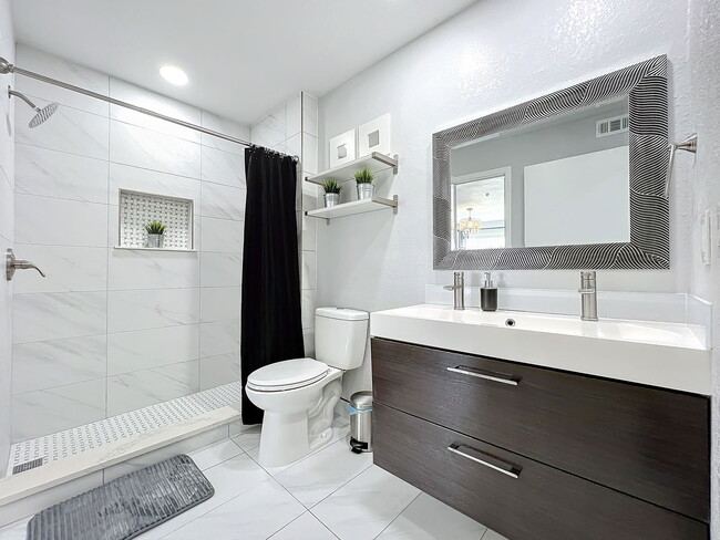 Building Photo - Westpointe Boulevard, Orlando, FL 32835 - 1 BR 1 BA condo