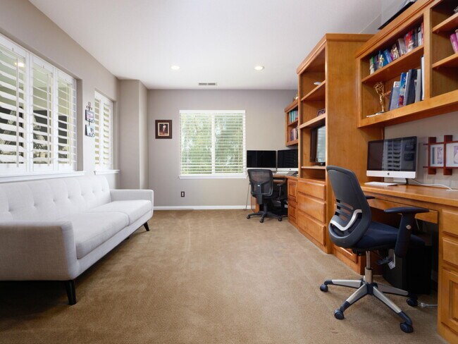 Building Photo - 29158 Black Pine Way