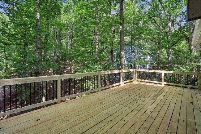 Building Photo - 545 Woodman Pl
