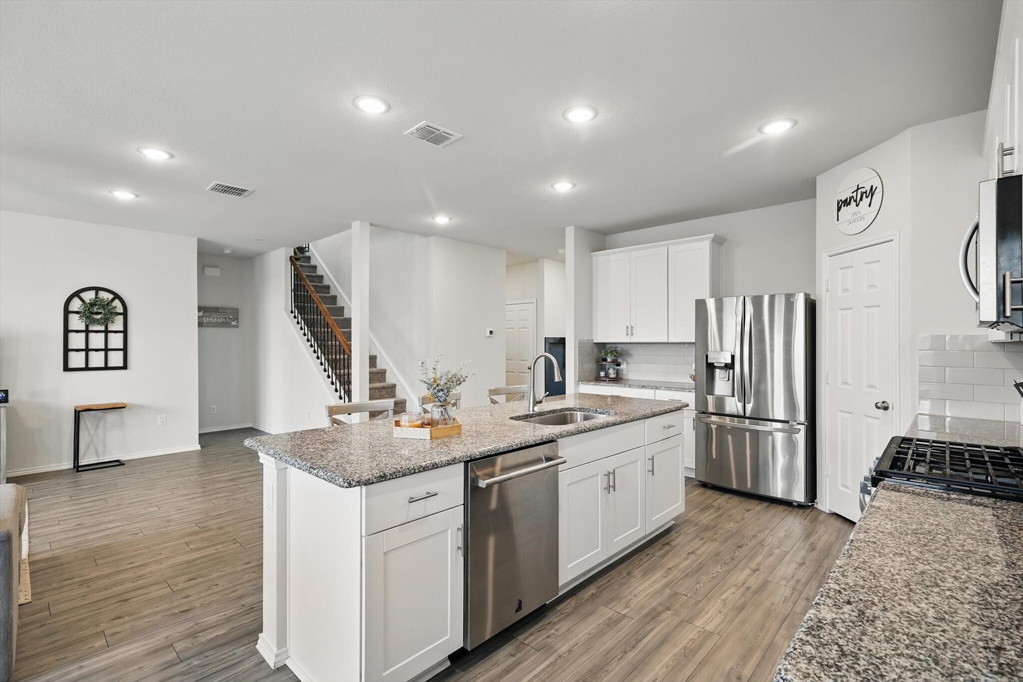 Building Photo - 802 Feldspar Way