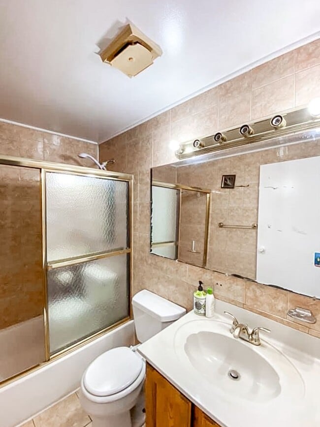 Building Photo - Beautifully Maintained 3 Bed 2 Bath Single...