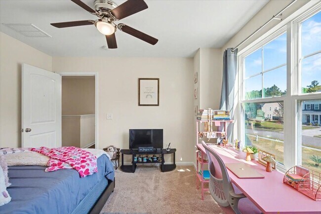 Building Photo - Stunning 5 Bed/3.5 Bath Home in Buckhead East