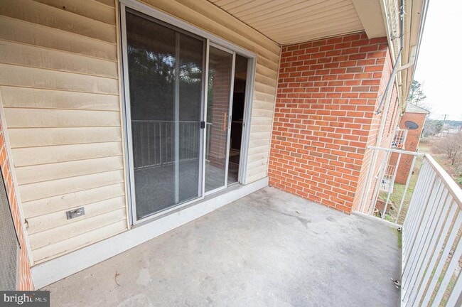 Building Photo - 804 College Ln