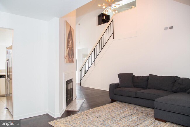 Building Photo - 828 Chanticleer
