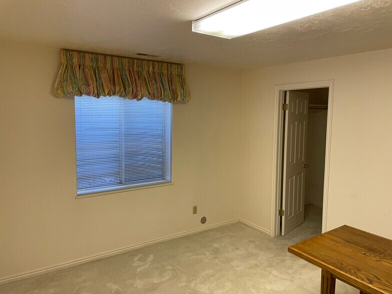 Building Photo - 132 N 170 E