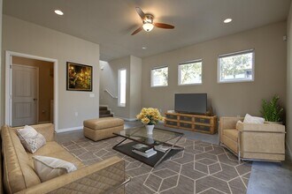 Building Photo - UT PRE LEASE: 2009 Remodeled 6 Bed / 3 Bath, Wood & Stained Concrete Floors, Custom High End Kitc...