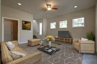 Building Photo - UT PRE LEASE: 2009 Remodeled 6 Bed / 3 Bat...