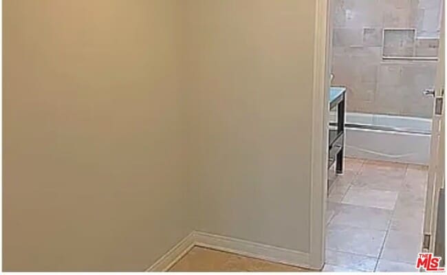 Building Photo - 866 Hilldale Ave