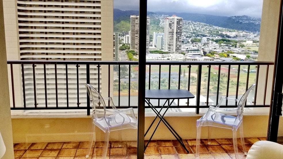 Larger Lanai. - 2140 Kuhio Ave