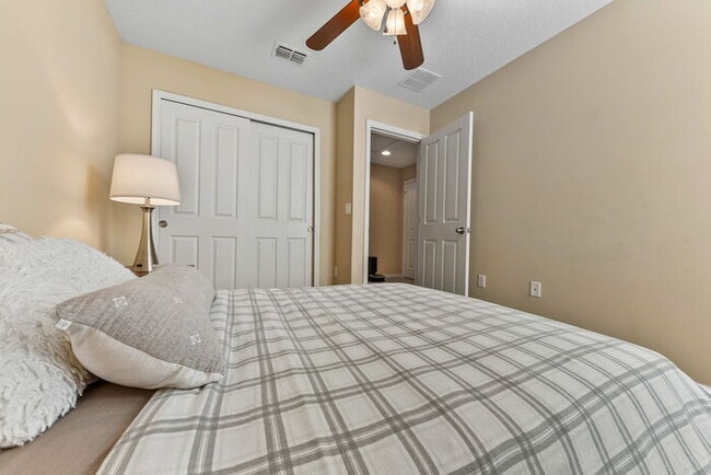 Building Photo - Corner Lot- Close to Disney- Four Bedroom Home for Rent