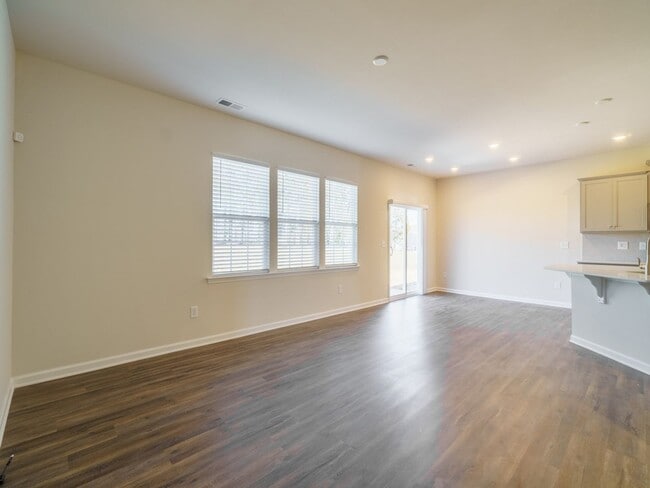 Building Photo - Brand New 5 Bedroom 3 full baths in Steele...