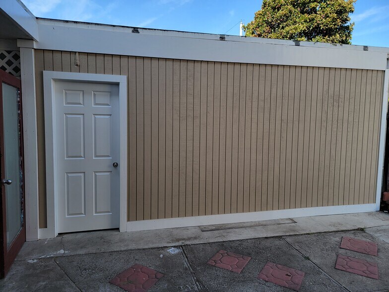 Building Photo - 641 Shalimar Dr