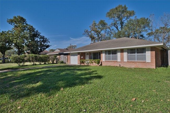Building Photo - 5210 De Lange Ln