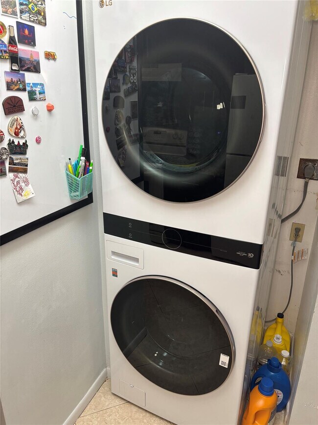 Building Photo - 737 SE 1st Way