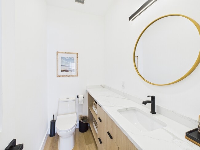 2nd bath - 904 Quinnipiac Ave