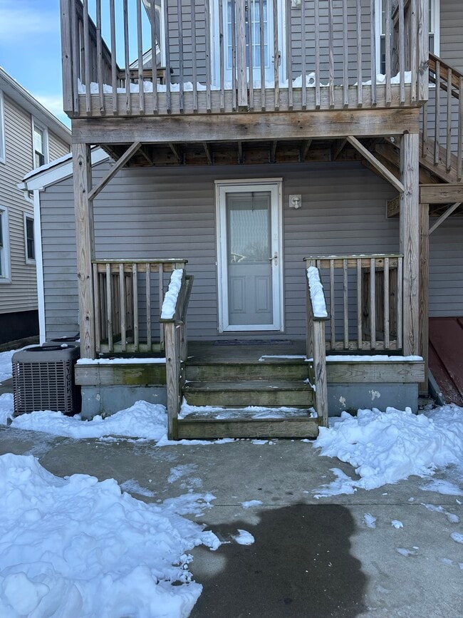 Building Photo - 166 W Washington Ave