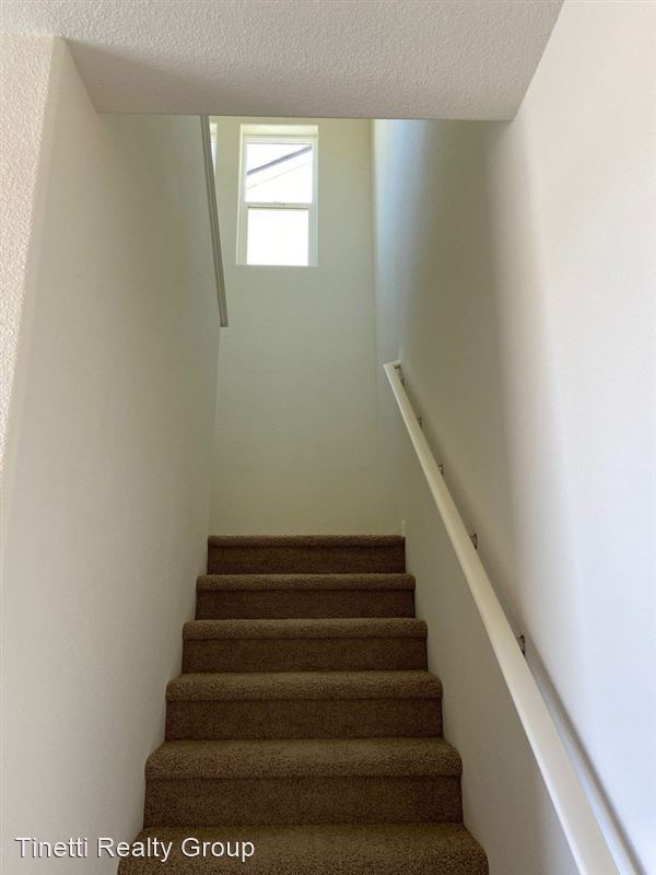 Building Photo - 268 Sullivan Dr