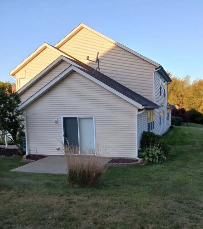 Building Photo - 2045 Rolling Meadows Ln