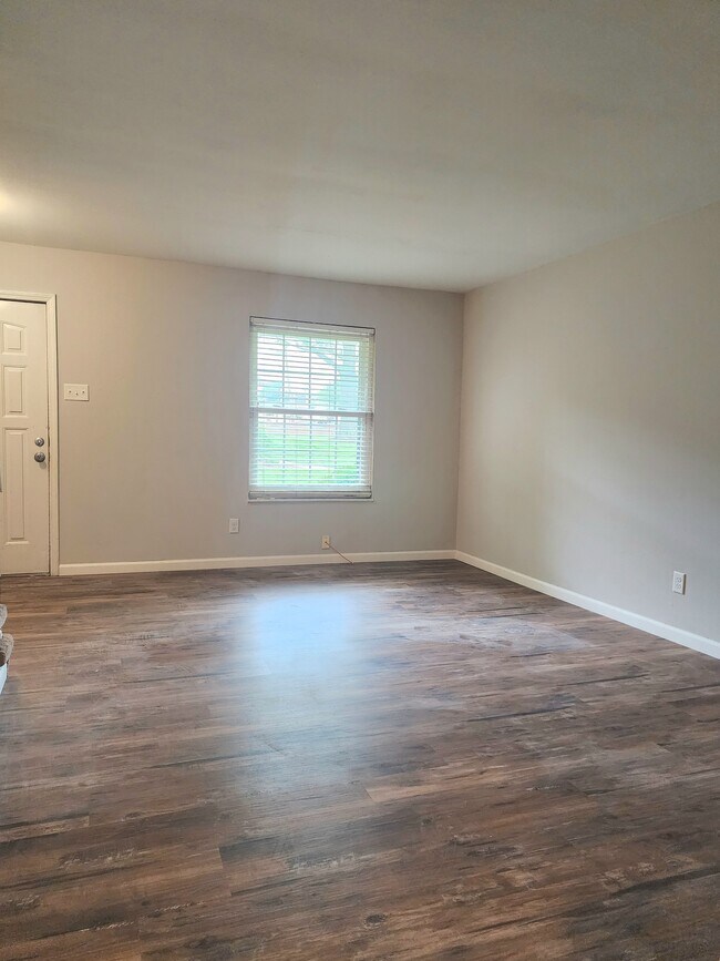 Building Photo - 4285 Burnett Walk