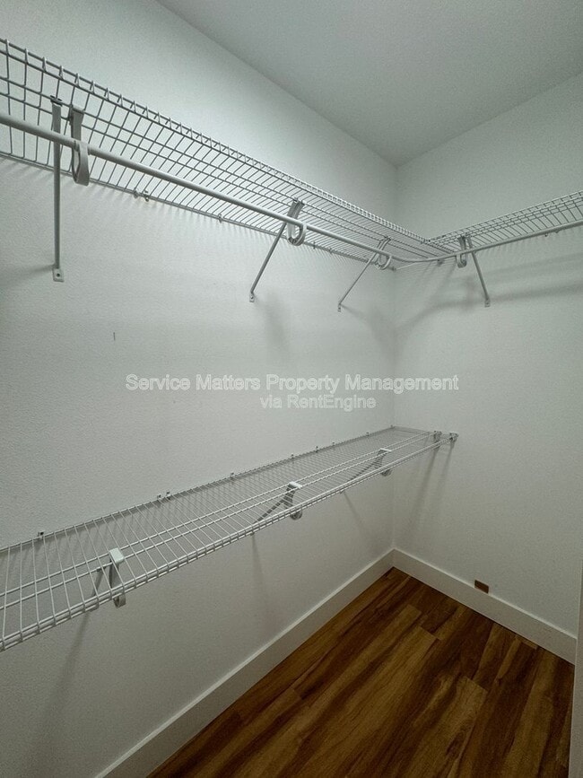 Building Photo - 1416 E Baars St