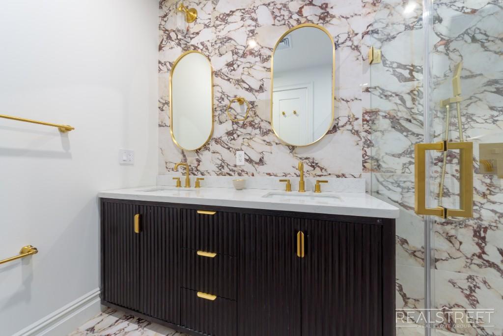 Building Photo - Stunning Brand New Townhouse for Rent in Bushwick!