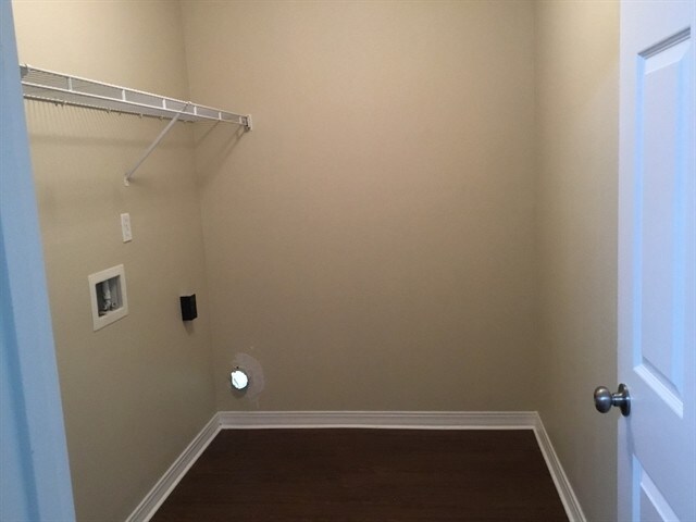 Building Photo - 6247 Ironside Dr N