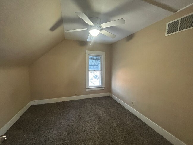 Building Photo - 407 17th Ave