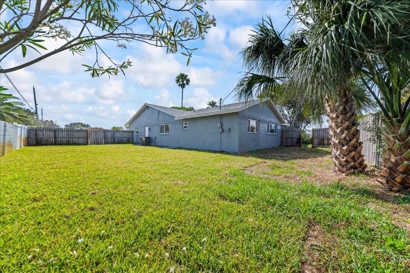 Building Photo - 484 Greenway Ave