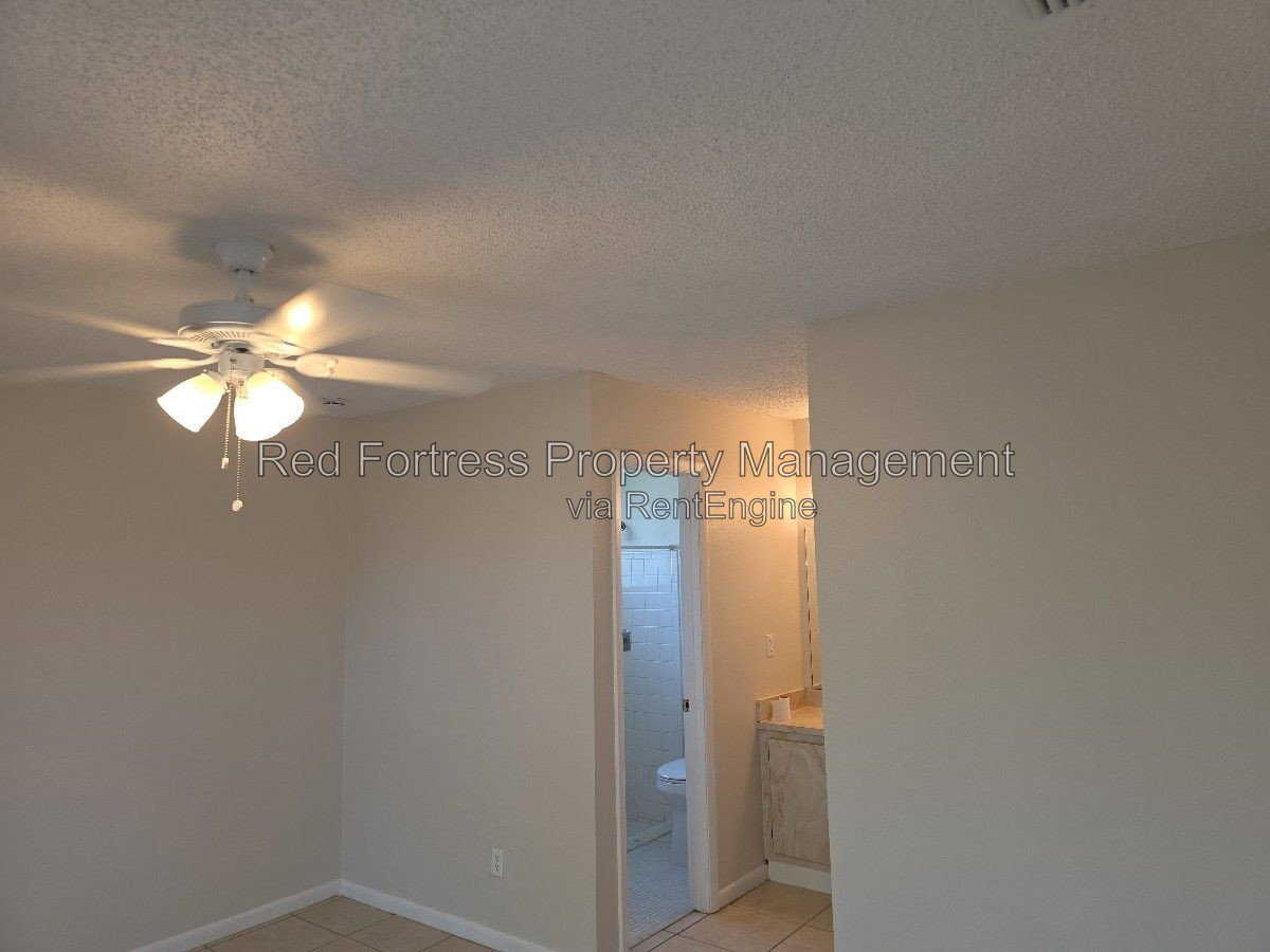 Building Photo - 1049 Ridgeway Dr