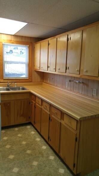 Building Photo - 30 Hill Top Dr