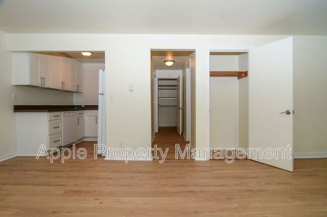Building Photo - 9244 Greenwood Ave N