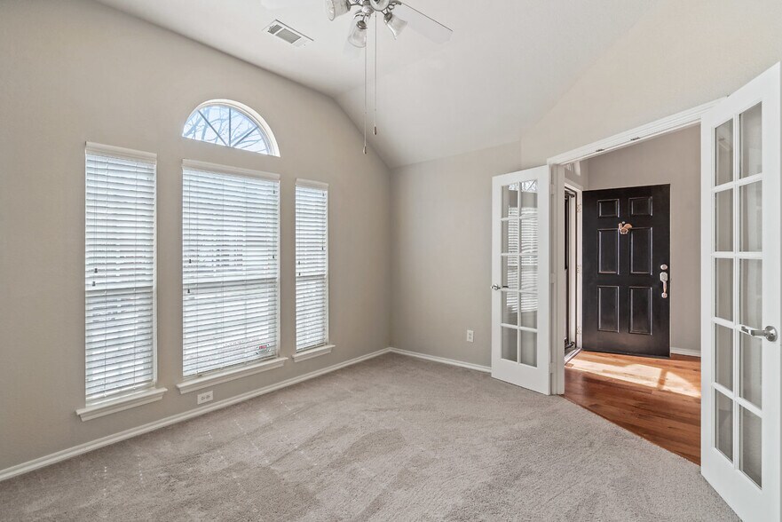 Building Photo - 3521 Amador Dr