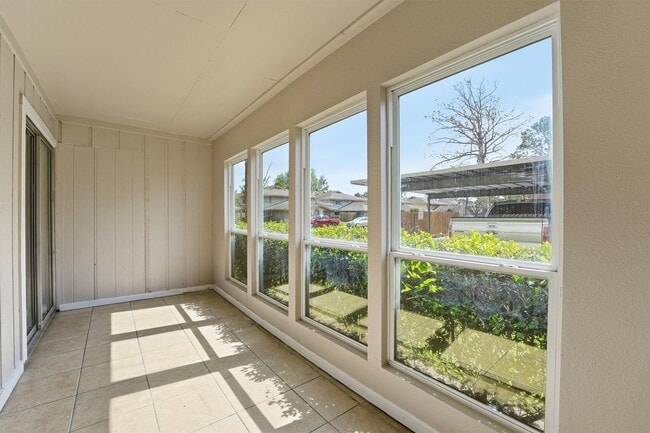 Building Photo - 5667 Birchmont Dr