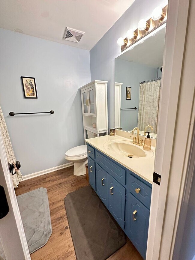 Building Photo - 1205 Woodbridge Dr